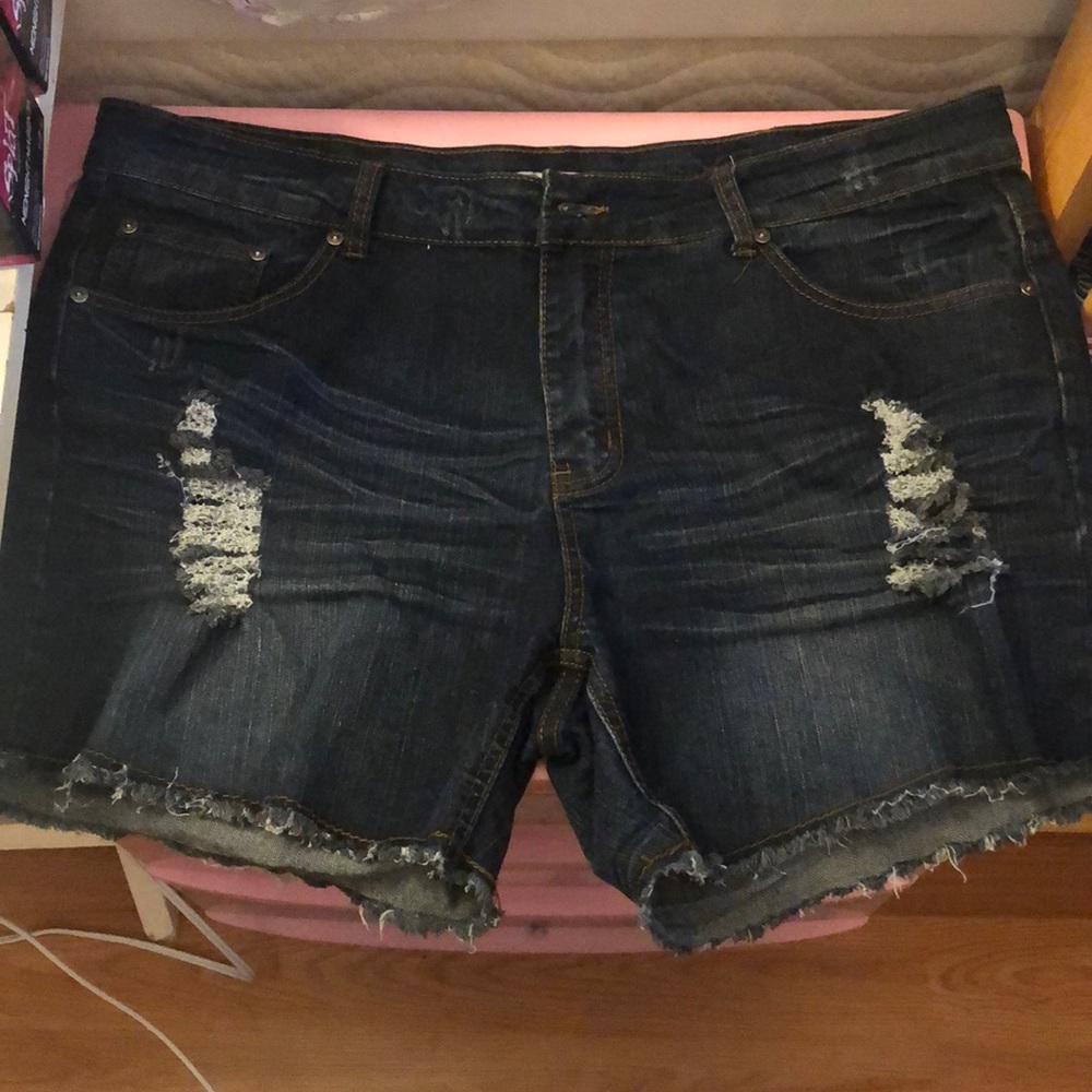 Exocet denim shorts. Size 16. Missing button.